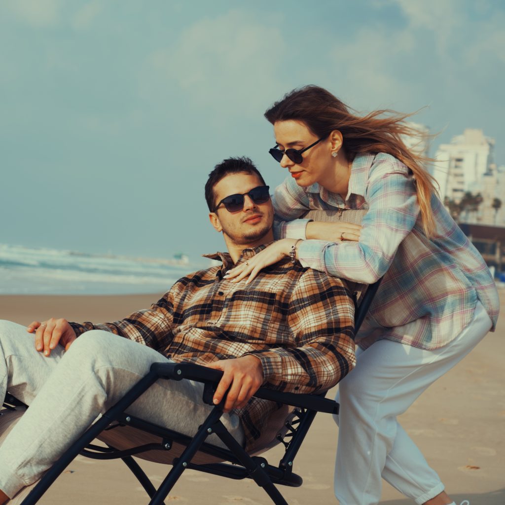 A couple in love on the beach in Bat Yam, photo by Boris Izmaylov
