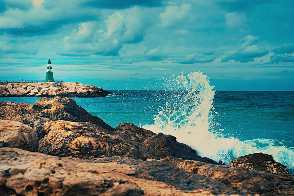 Phare sur le front de mer de Tel Aviv  