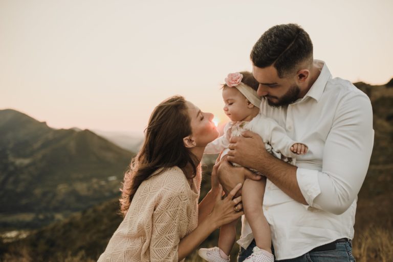 Family Portrait Photoshoot: Techniques for Creating Warm and Cozy Shots