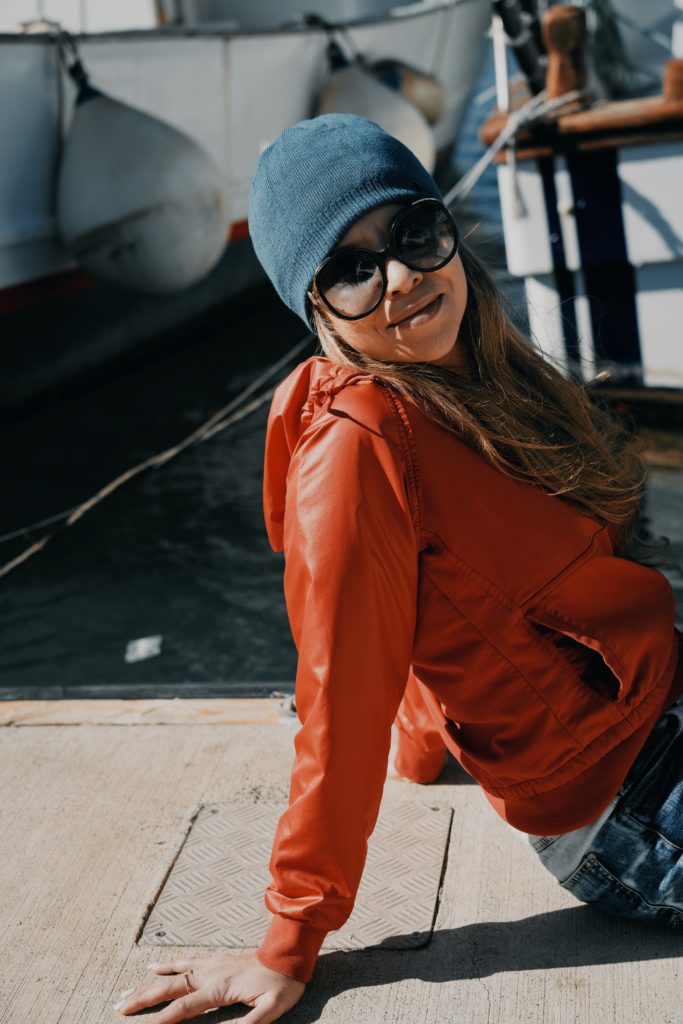 Un portrait de femme sur le quai de Jaffa : Reflets de beauté et d'authenticité 4 Natalie Kuras
